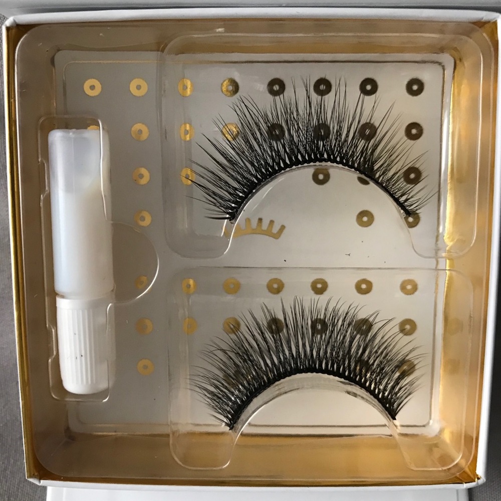 2 for $10 item- Baddington false strip lashes